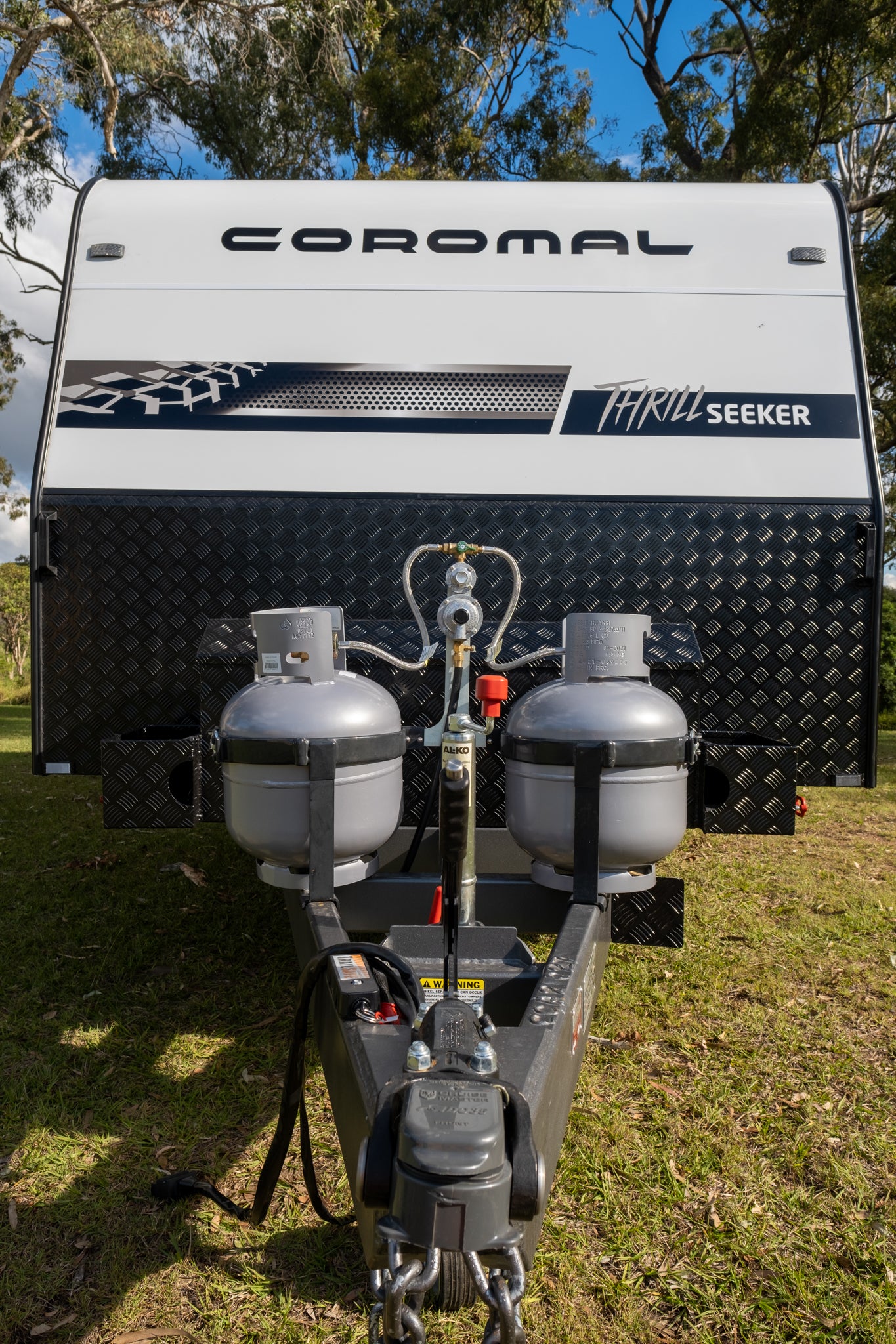 Coromal Thrill Seeker 18'6 Family external front view