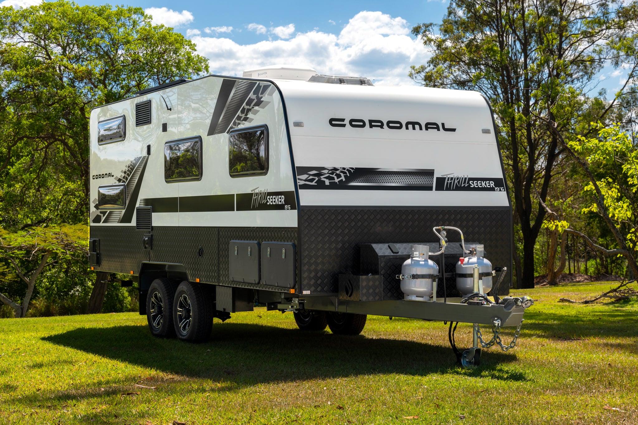 Coromal Thrill Seeker 19'6 Family external front view with gas bottles