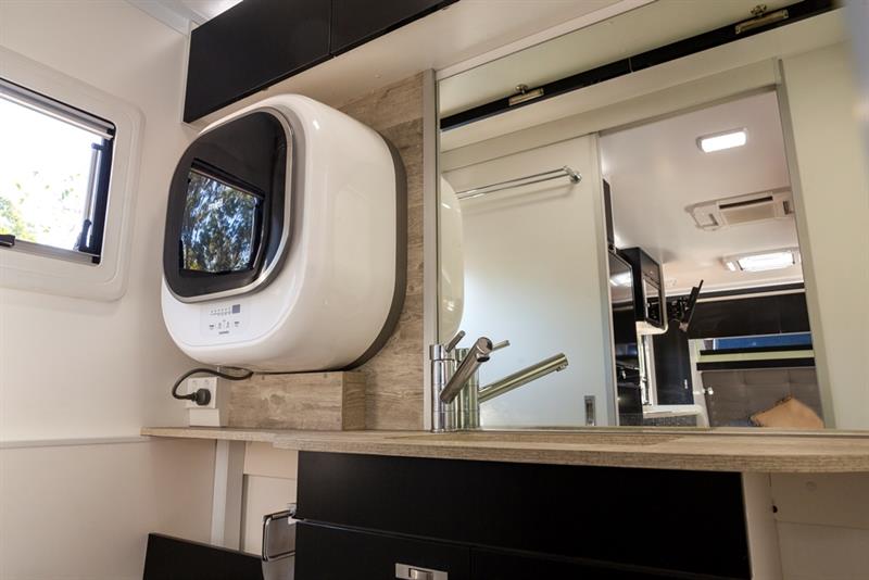 Windsor Genesis 196RD Washing Machine and vanity mirror