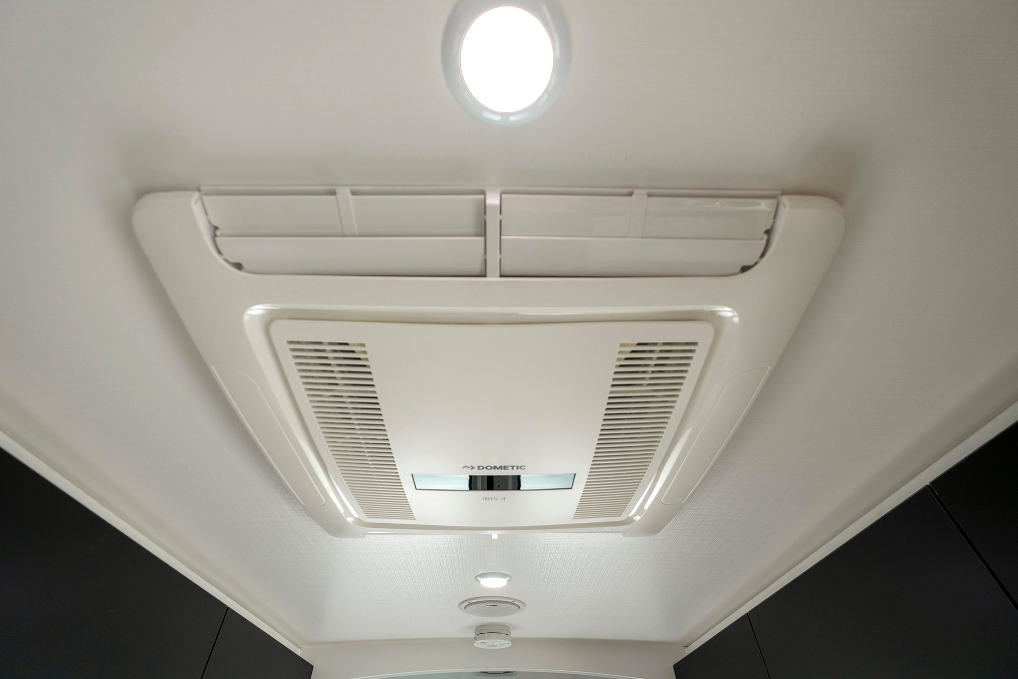 Winnebago Bondi 4S Campervan Air-conditioning 